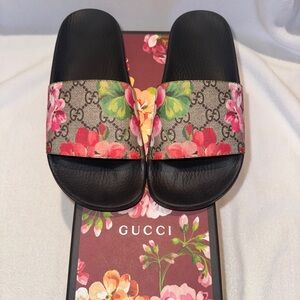 Gucci Women's Floral GG Slide Sandals - Black and Pink